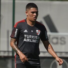 Video: Juan Fernando Quintero ya está en Buenos Aires para su presentación en River