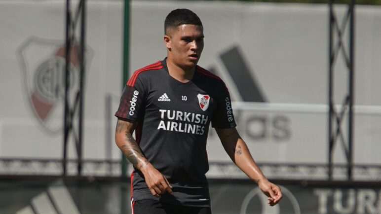 Video: Juan Fernando Quintero ya está en Buenos Aires para su presentación en River