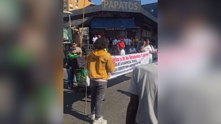 Cierre en vía del centro de Cali por protesta de comerciantes