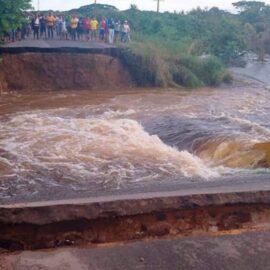 Colapsa puente tras fuertes lluvias en Apure, suroeste de Venezuela