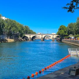 ¿Bañarse en el Sena con vista a la torre Eiffel? Un siglo después, parisinos y turistas podrían hacerlo