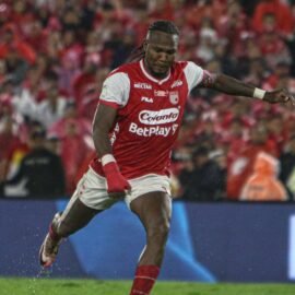 Hugo Rodallega jugaría gratis en este equipo; incluso quisiera retirarse allí