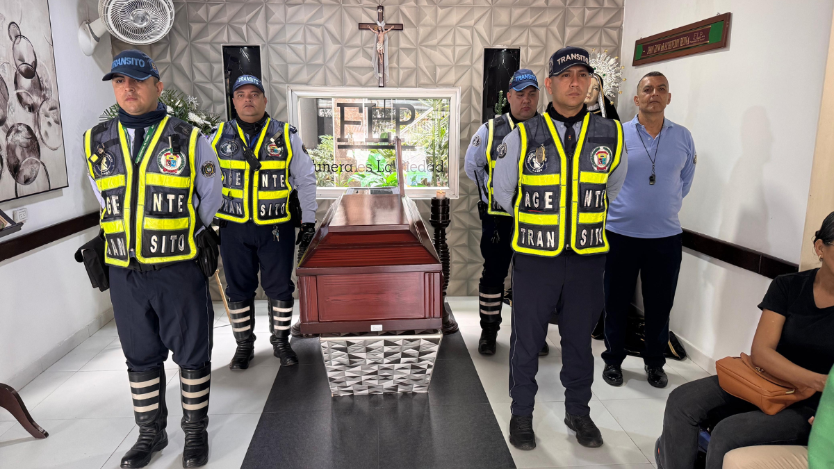 Agente de tránsito falleció tras rescatar a su hija del mar en Buenaventura