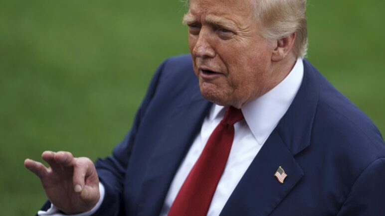 Trump amenaza con un arancel del 35 % a la UE si no cumple acuerdo 