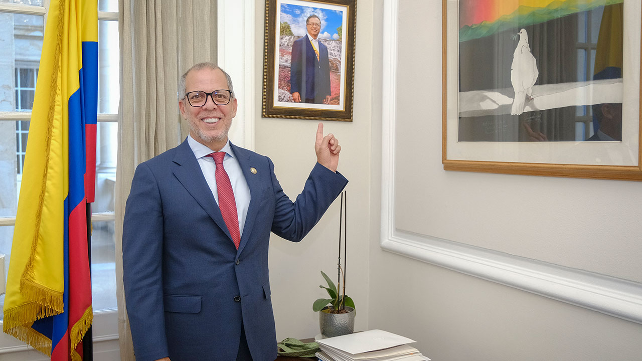 Decreto oficializa la salida de Alfredo Saade de la Casa de Nariño