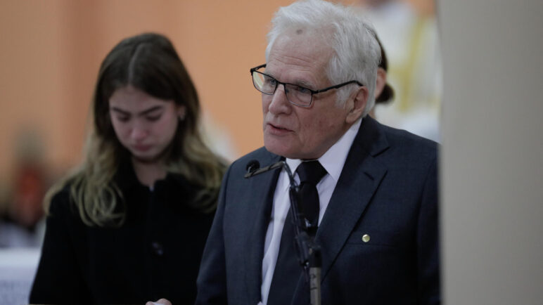Padre Miguel Uribe Turbay ocupará su lugar en la disputa presidencial