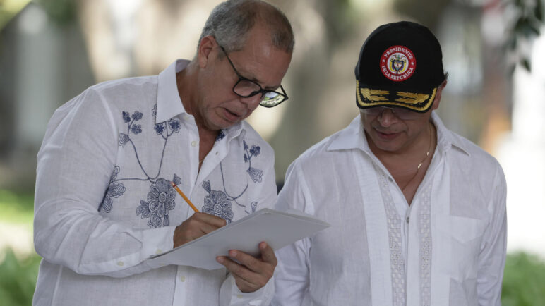 Alfredo Saade anuncia candidatura presidencial y propone constituyente para regreso de Petro