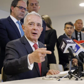 Expresidente Álvaro Uribe, tras fallo: se dedicará a “la libertad de Colombia”