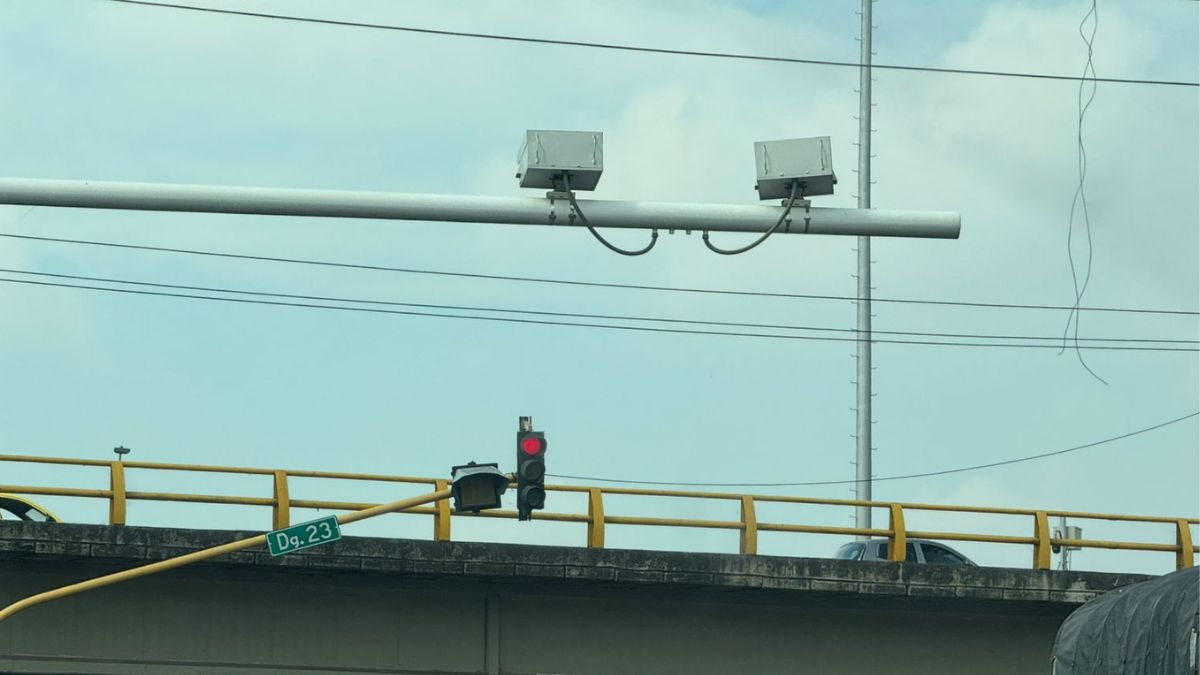 Fotodetección en Cali: ¿hay sanción si cruza en rojo para dar paso a una ambulancia?