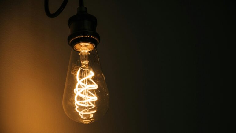 Gobierno propone aumento del 20% en la tarifa de energía para empresas