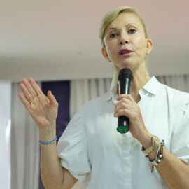 Gobernadora del Valle responde a Petro por señalamientos sobre el PAE