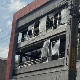 Docente de primaria entre las víctimas fatales de atentado explosivo en Cali