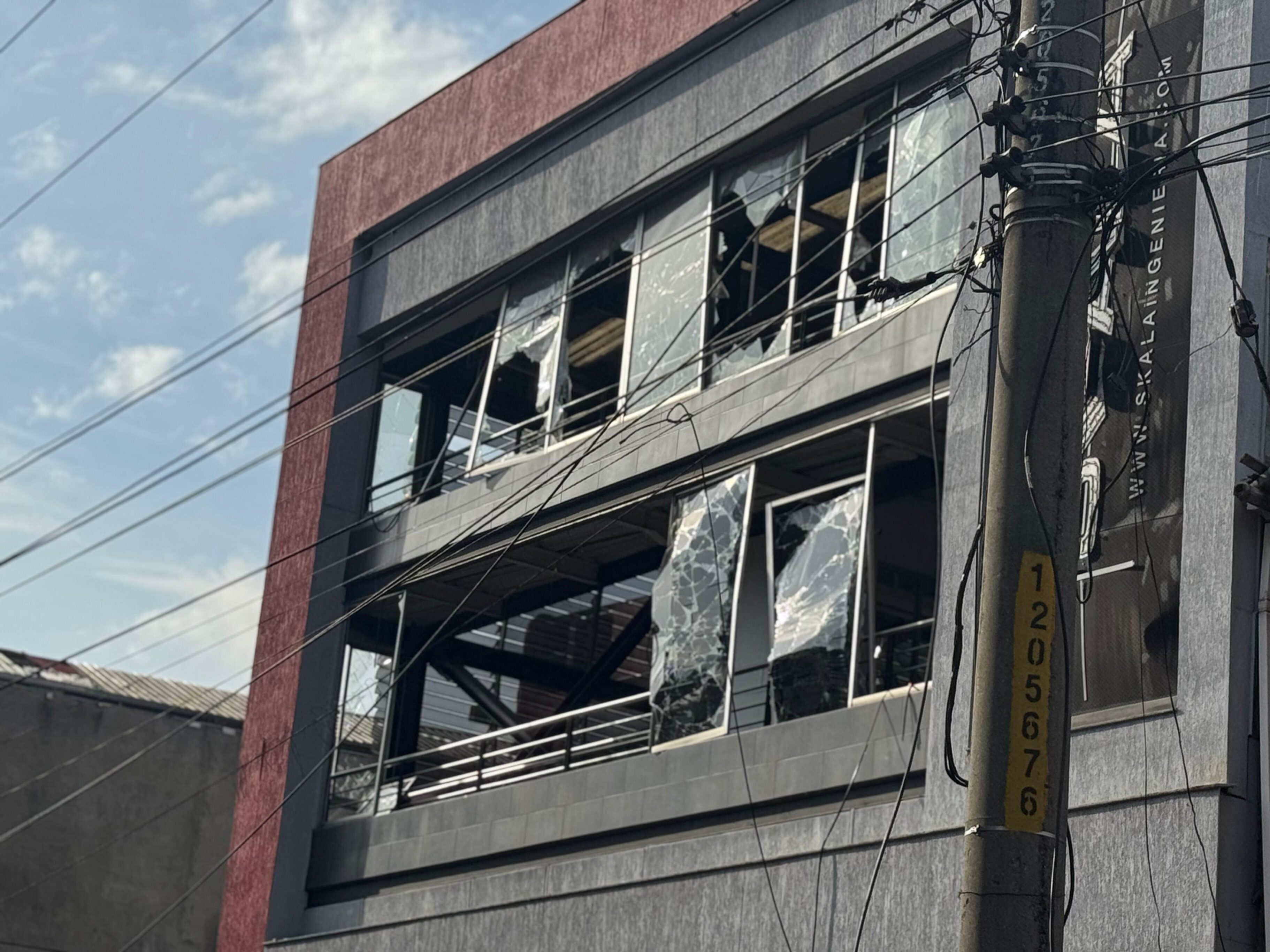 Docente de primaria entre las víctimas fatales de atentado explosivo en Cali