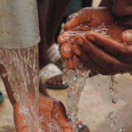 Famoso youtuber llevó agua potable a La Guajira; cientos de personas serán beneficiadas