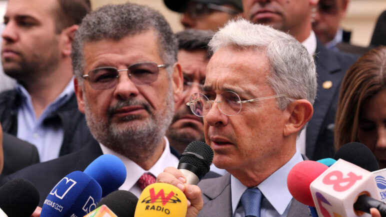 Expresidente Álvaro Uribe recibió su boleta de libertad y convocó su primer acto público
