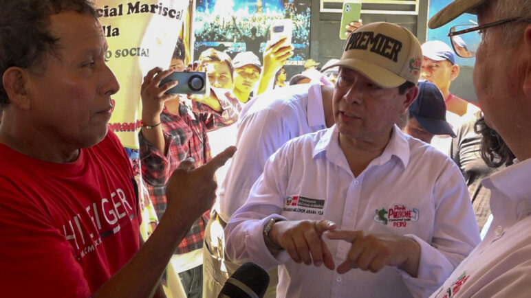 El primer ministro de Perú llega a Santa Rosa de Loreto, isla reclamada por Colombia
