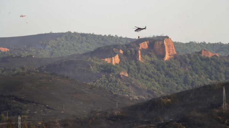 Incendios forestales en España dejan más de 2.000 desplazados y miles de hectáreas arrasadas 