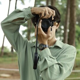 De la UAO a los escenarios del mundo: Felipe Orvi, el fotógrafo vallecaucano de Karol G
