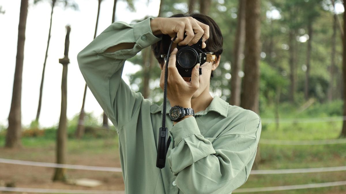De la UAO a los escenarios del mundo: Felipe Orvi, el fotógrafo vallecaucano de Karol G