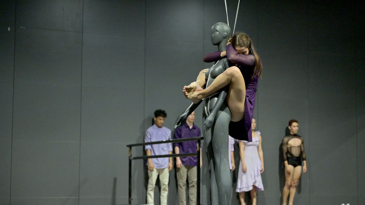 ‘Luz púrpura’: la danza que denuncia la violencia de género en Cali