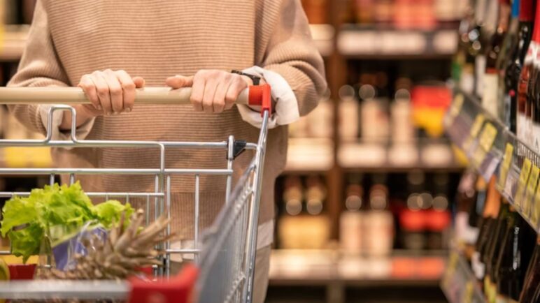 Nueva reforma tributaria: habría impuesto a licores, tabaco y ajustes en IVA