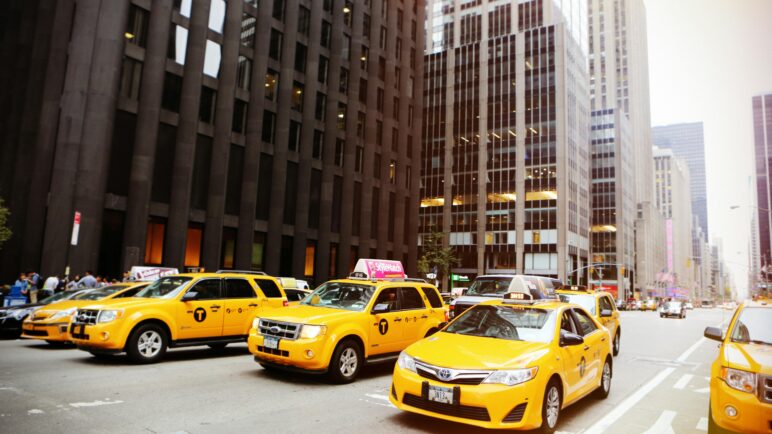 ¿Conoce la historia de los taxistas? Una profesión que lleva muchas épocas