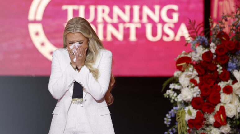 La viuda de Charlie Kirk dice que perdona al responsable del crimen de su esposo