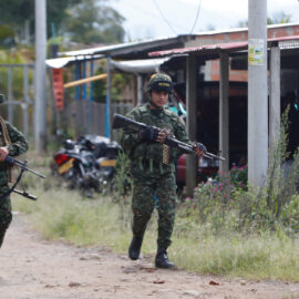 Comunidades secuestran a 45 militares en el departamento del Cauca