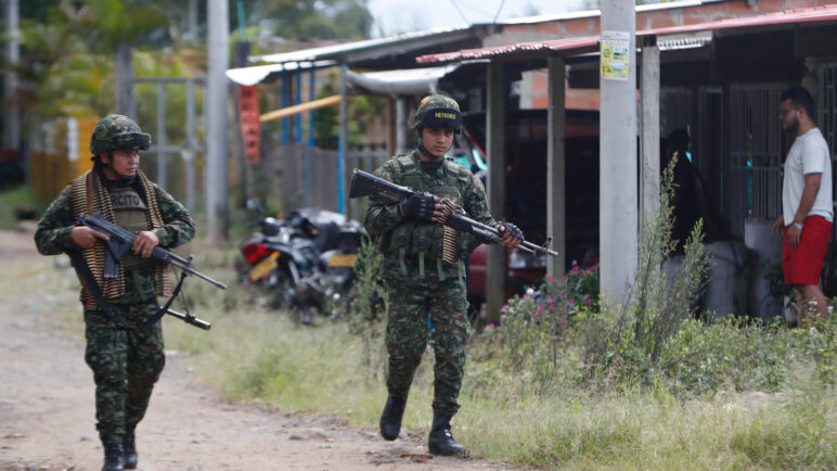 Comunidades secuestran a 45 militares en el departamento del Cauca