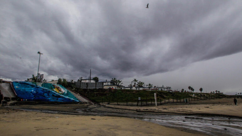 Huracán Lorena amenaza al noroeste de México con lluvias torrenciales y fuerte oleaje