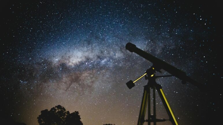 ¡Superluna y lluvias de estrellas en octubre! Estos son los eventos astronómicos del mes