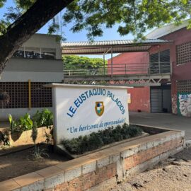 Autoridad y comunidad educativa del Eustaquio Palacios llegan a acuerdo tras protestas