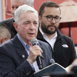 Expresidente Uribe buscará volver al Congreso en 2026; en lista cerrada del Centro Democrático