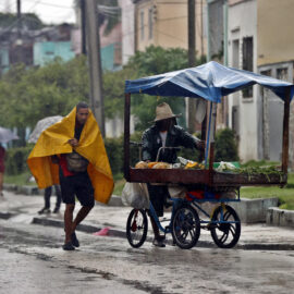 Huracán Melissa azota Cuba: inundaciones, rescates y más de 700 mil evacuados