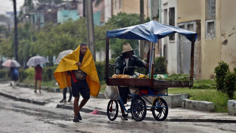 Huracán Melissa azota Cuba: inundaciones, rescates y más de 700 mil evacuados