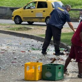 Camión de carga de bebidas sufrió accidente en inmediaciones a la terminal de Cali