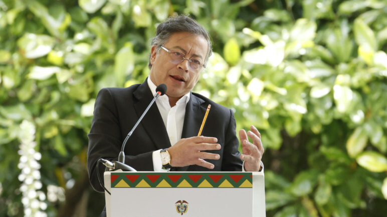 Petro asegura que violencia crece en Ecuador por "dificultad" para sacar cocaína desde Colombia