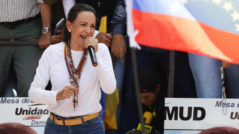 Hija de María Corina Machado recibe en Oslo el Premio Nobel de la Paz en su nombre