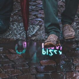 ¿Cómo secar zapatos en días lluviosos? Estos tips le 'salvarán' el calzado