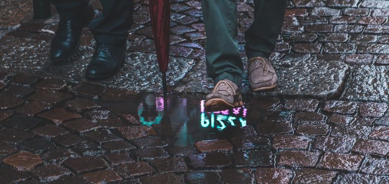 ¿Cómo secar zapatos en días lluviosos? Estos tips le 'salvarán' el calzado