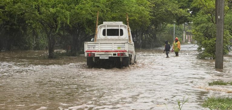 Se registran fuertes lluvias en Cali; reportan inundaciones en algunas vías