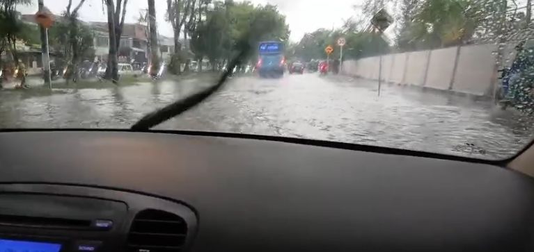 Se registran fuertes lluvias en Cali, ciudadanía reporta algunas vías inundadas