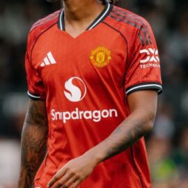 El colombiano que está a nada de jugar en el Manchester United; ya habría acuerdo