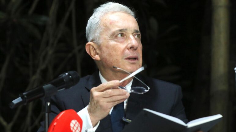 Uribe habla de su absolución y afirma que la justicia está "por encima de la política"