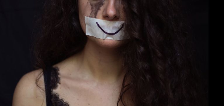 Violencia de género en Colombia: Así puede actuar ante un caso (pruebas y más)