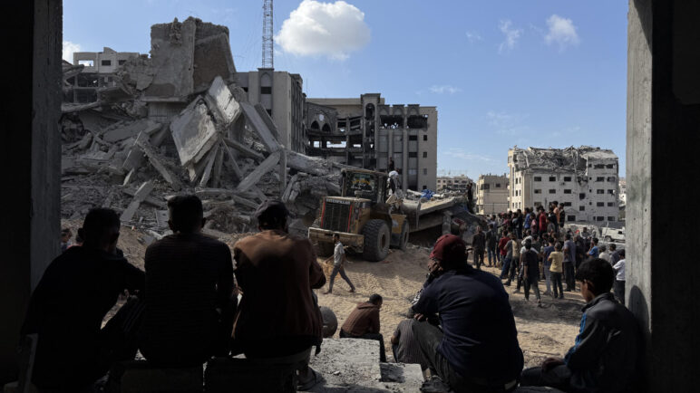 Siguen los ataques en Gaza: 240 palestinos asesinados tras el inicio del cese al fuego