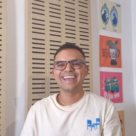 Periodista, egresado UAO, ganó en los Premios Simón Bolívar 2025: conozca más de su proyecto