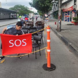 Bares y gastrobares de Cali denuncian cierres arbitrarios con protesta de “mesas vacías”