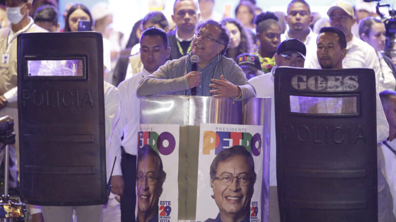 CNE sanciona campaña electoral de Petro por presunta violación de topes de financiación