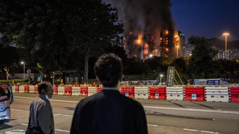 Asciende a 36 el número de fallecidos en el incendio en Hong Kong